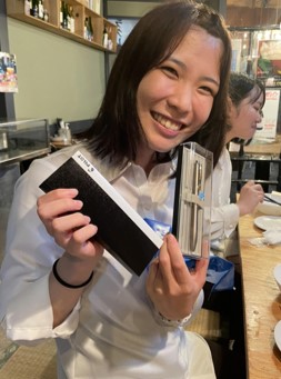 大学名：千葉商科大学
出身地：長野県
ニックネーム：ゆき　ゆきちゃん
趣味・特技：趣味は読書です。幼少期から本に触れてきたため読書好きになりました。特技は吹奏楽部に所属していた事から楽器演奏です。ファゴットという楽器を演奏しています。
入社に向けて一言！：精一杯「物流」をより良く、便利にするお手伝いができたらと考えています。また、多くの方々と仲良くなり縁を結んでいけたらと考えています。よろしくお願いします！